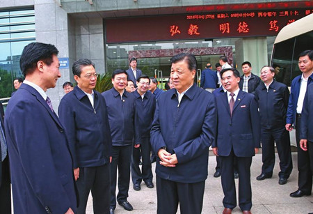 刘云山在陕调研:推动全面从严治党向基层延伸(1)