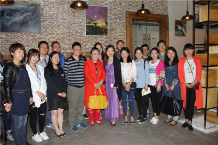 亲子嘉年华——《大手牵小手》儿童画展开幕(4)