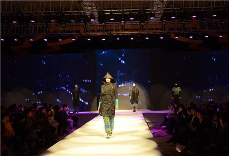 奇幻之旅服装秀 带你穿越古丝路(组图)(3)