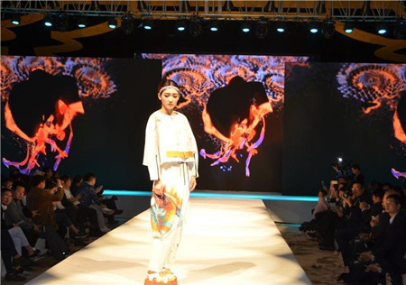 奇幻之旅服装秀 带你穿越古丝路(组图)(6)