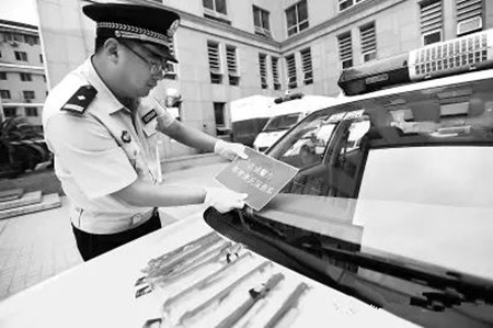 高考试卷首由特警押运进京 全程gps定位视频监控(1)