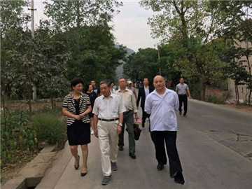 高海军中秋节前访贫问苦(2)