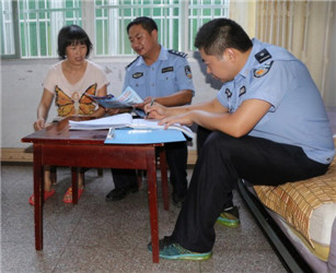 “走千家、访万户、送安全”活动(1)