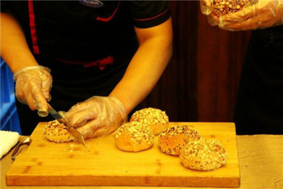 “一朵面包”在古城西安盛大启航(3)