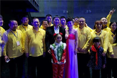 “明星孝行动让爱回家”大型明星公益演唱会走(2)