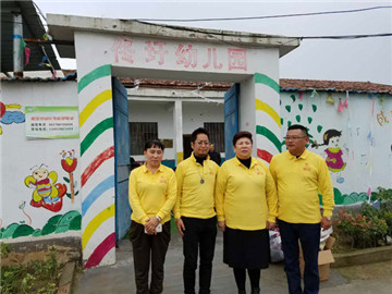 “明星孝行动让爱回家”大型明星公益演唱会走(5)