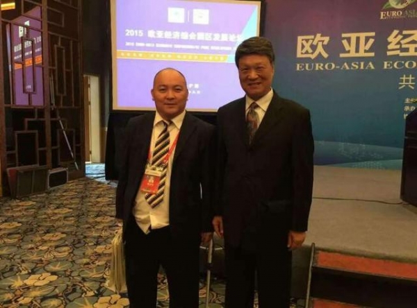 高山大海融胸怀领军前行赤子情记陕西少华集团公司董事长高海军1