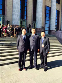 天水昊峰集团董事长程俊峰先生参加座谈会.(4)