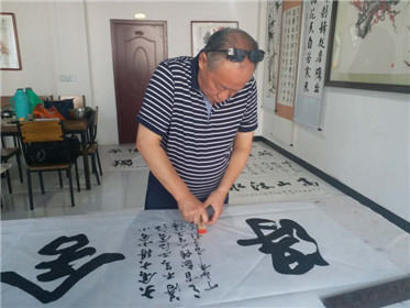  临潼马驹牛肉泡馍馆举行书画交流活动(4)