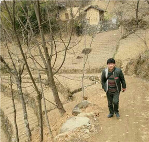 走进百姓内心的脱贫“志”富“第一书记”(2)