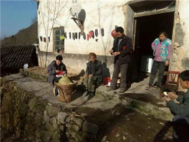 走进百姓内心的脱贫“志”富“第一书记”(4)