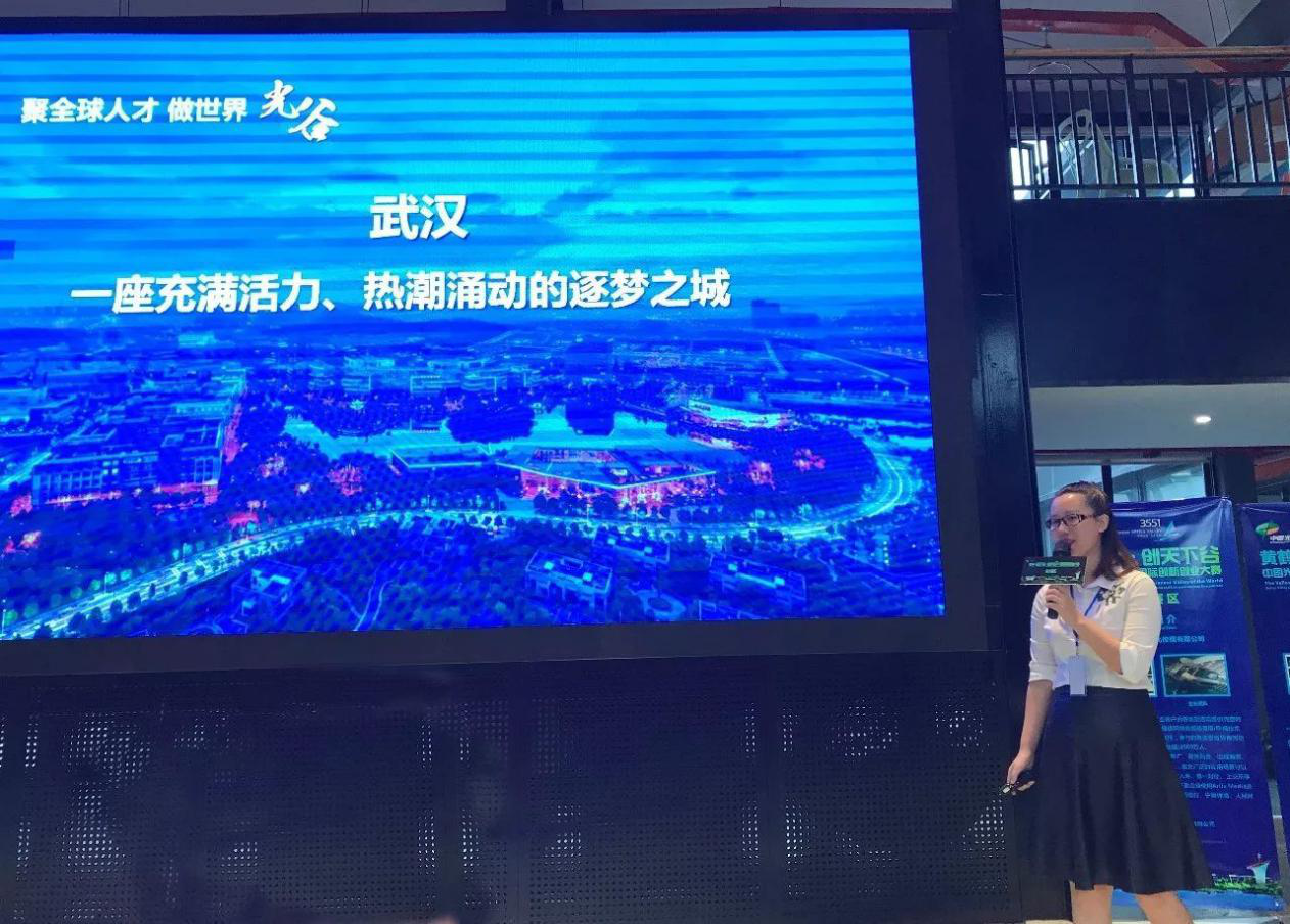 东湖高新区工作人员进行政策宣讲