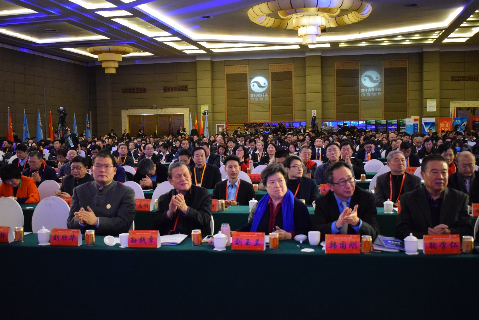 专家呼吁：加速技术创新和基础设施改造，让更多人分享数字红利