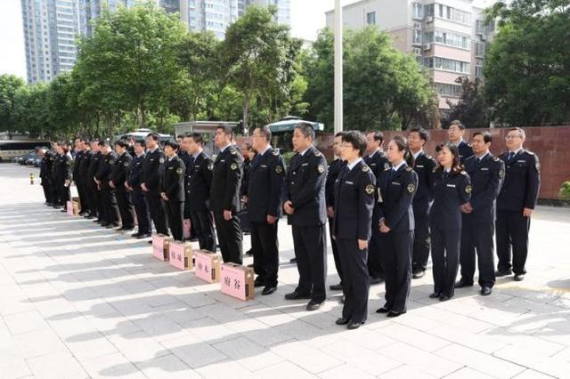 陕西省食品药品监督管理局举行移动执法装备配发仪式