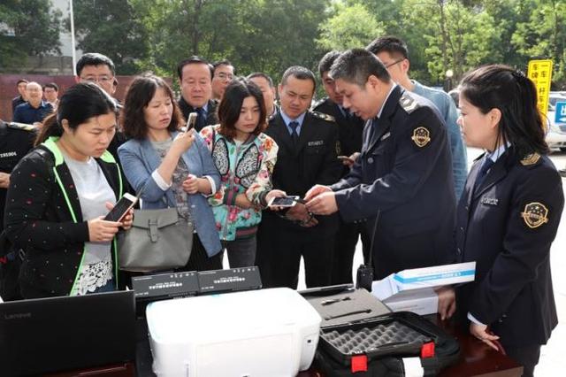 陕西省食品药品监督管理局举行移动执法装备配发仪式