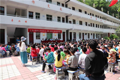 旬阳县仁河口镇开展国防教育进校园活动(2)