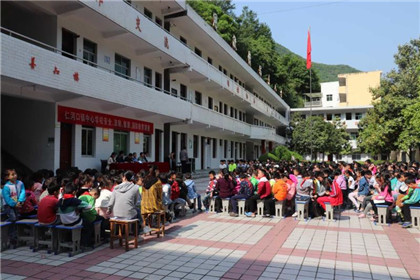 旬阳县仁河口镇开展国防教育进校园活动(3)