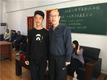 春风细雨润禾苗 ＂爱心面对面助学活动＂走进校园(2)