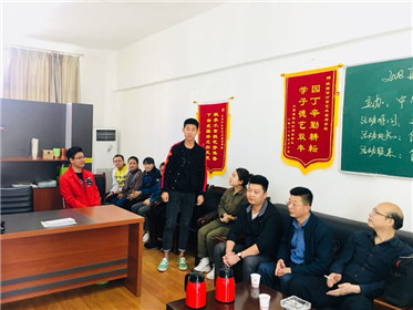 春风细雨润禾苗 ＂爱心面对面助学活动＂走进校园(3)