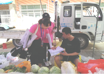 西外大守望志愿者为临潼东岳脱贫攻坚注入青春力量(2)