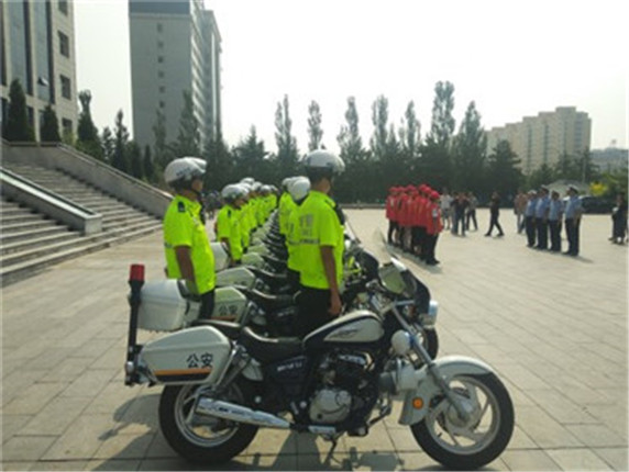 朔城交警大队“文明交通志愿者”启动仪式 首批8名交通志愿者正式上岗(1)