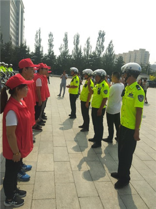 朔城交警大队“文明交通志愿者”启动仪式 首批8名交通志愿者正式上岗(2)