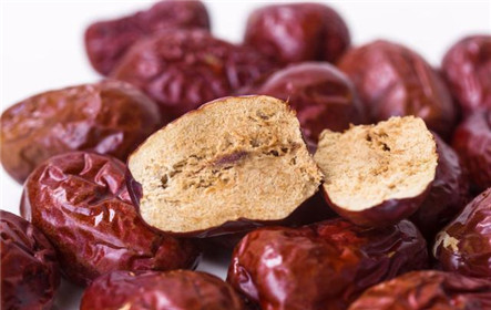 保定特产枣酒也能装瓶上市啦!(1)