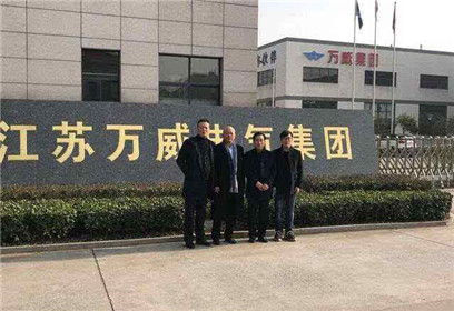 中国中小商业企业协会副会长薛美华率队考察江苏万威电气有限公司(1)