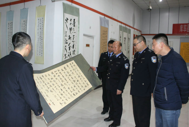 新疆维吾尔自治区库车县公安局举办“不忘初心 牢记使命”学习宣传十九大主题书画展(3)