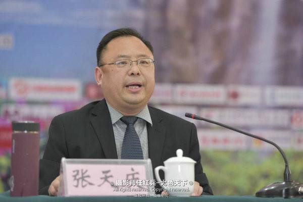 “春醒•忆老家”2018中国•方城全国百家网络媒体走进方城高峰论坛暨招商推介会举行