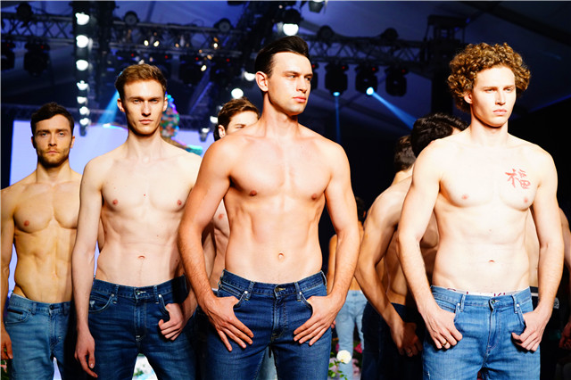 “纸雁·聆花”第四季衡阳时装周璀璨启幕(12)