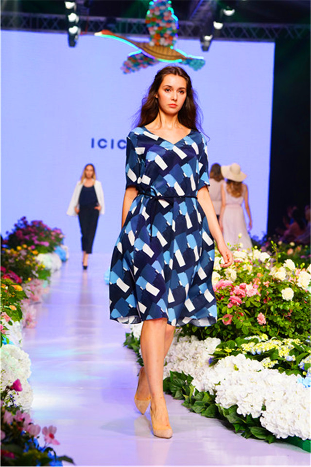 “纸雁·聆花”第四季衡阳时装周璀璨启幕(21)