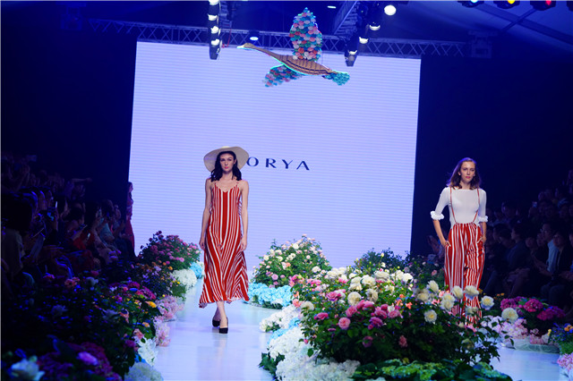 “纸雁·聆花”第四季衡阳时装周璀璨启幕(14)