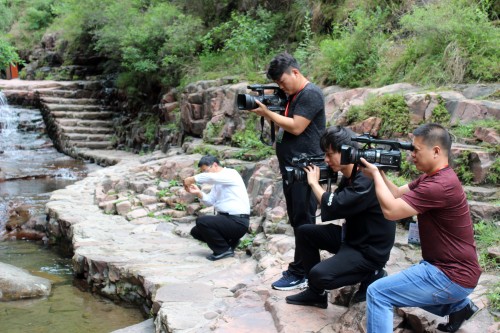 百名媒体记者集体到河北七步沟景区采风(3)