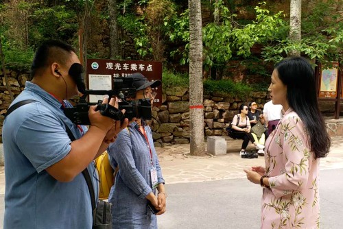 百名媒体记者集体到河北七步沟景区采风(7)