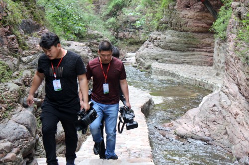 百名媒体记者集体到河北七步沟景区采风(4)