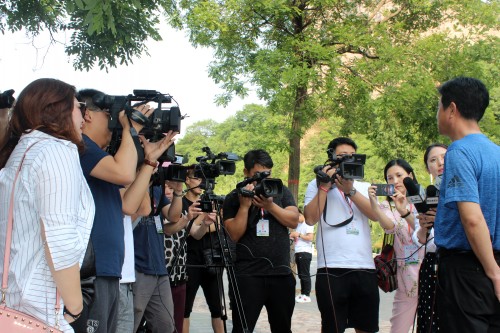 百名媒体记者集体到河北七步沟景区采风(5)