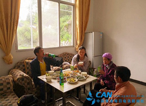 恩施大峡谷轿夫  用汗水浇灌幸福生活