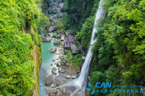 到恩施大峡谷  享受清凉世界