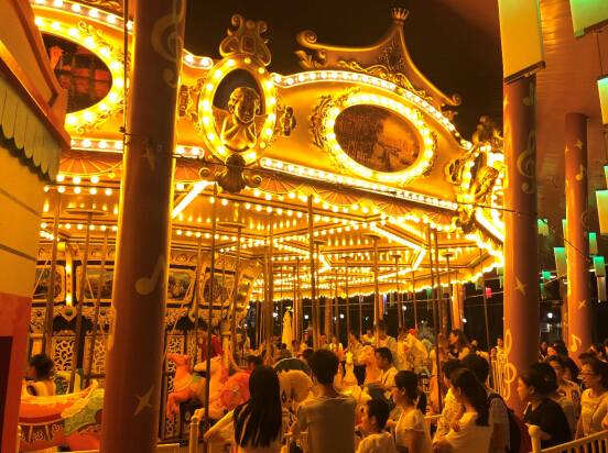 就在周六 近万人涌入华谊兄弟电影世界(苏州)