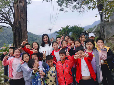 把爱献给大山里的孩子们一一记安康市白河好青年商国芝(1)