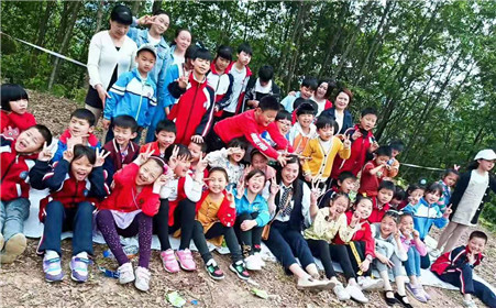 把爱献给大山里的孩子们一一记安康市白河好青年商国芝(4)