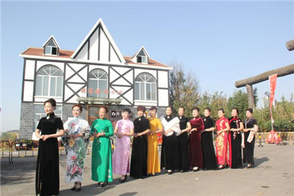 汉诺庄园葡萄红叶长廊美景醉游人(2)