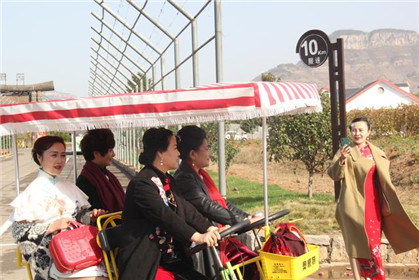 汉诺庄园葡萄红叶长廊美景醉游人(4)