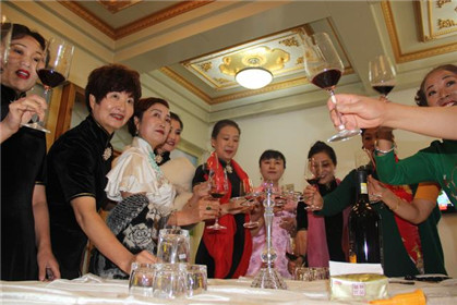 汉诺庄园葡萄红叶长廊美景醉游人(14)