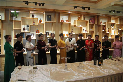 汉诺庄园葡萄红叶长廊美景醉游人(17)