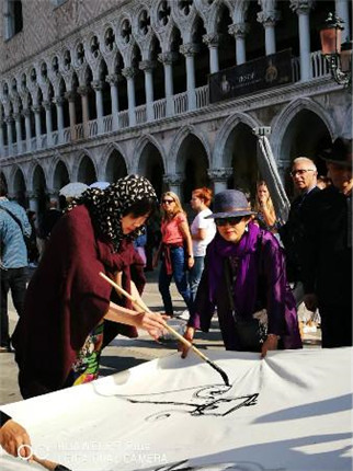 王蔚兰绘画作品展在京举行(4)