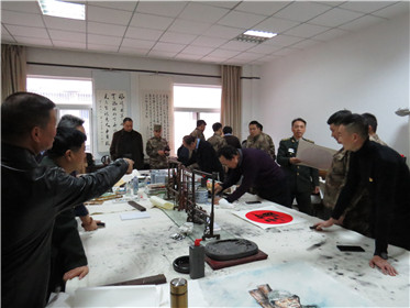 西安雄鹰劲旅国防教育基地书画研究院进行书画交流活动(4)