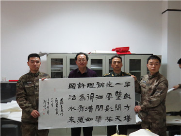 西安雄鹰劲旅国防教育基地书画研究院进行书画交流活动(9)