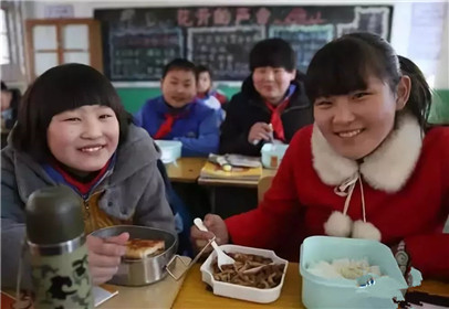 中小学幼儿园负责人下月起要陪学生吃食堂啦(3)